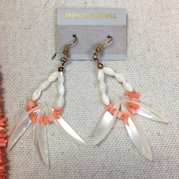 Coral colored Shell chip Necklace and earring set - Picture 2 of 8